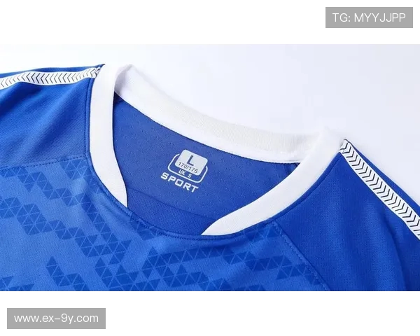 专业定制休闲足球外套厂家打造高品质团队运动装备方案服务平台优